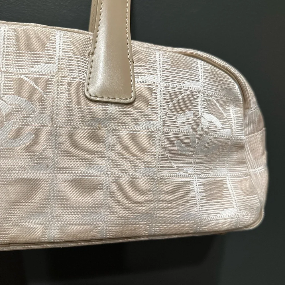 CHANEL elevate your